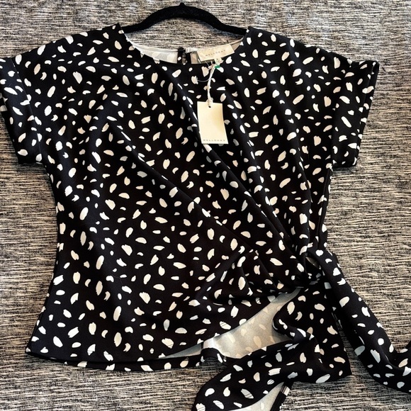 MELLODAY Tops - Melloday Stylish Black and White Women's Top